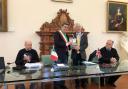 Cllr Rowlands, Mayor of St Albans, presents his gift to Massimo Seri, Fano Mayor