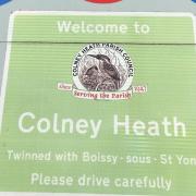 Colney Heath is twinned with Boissy-sous-Saint-Yon in France.