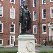 Statue of Sir Francis Bacon in South Square, Gray’s Inn,London Photo: Wikipedia
